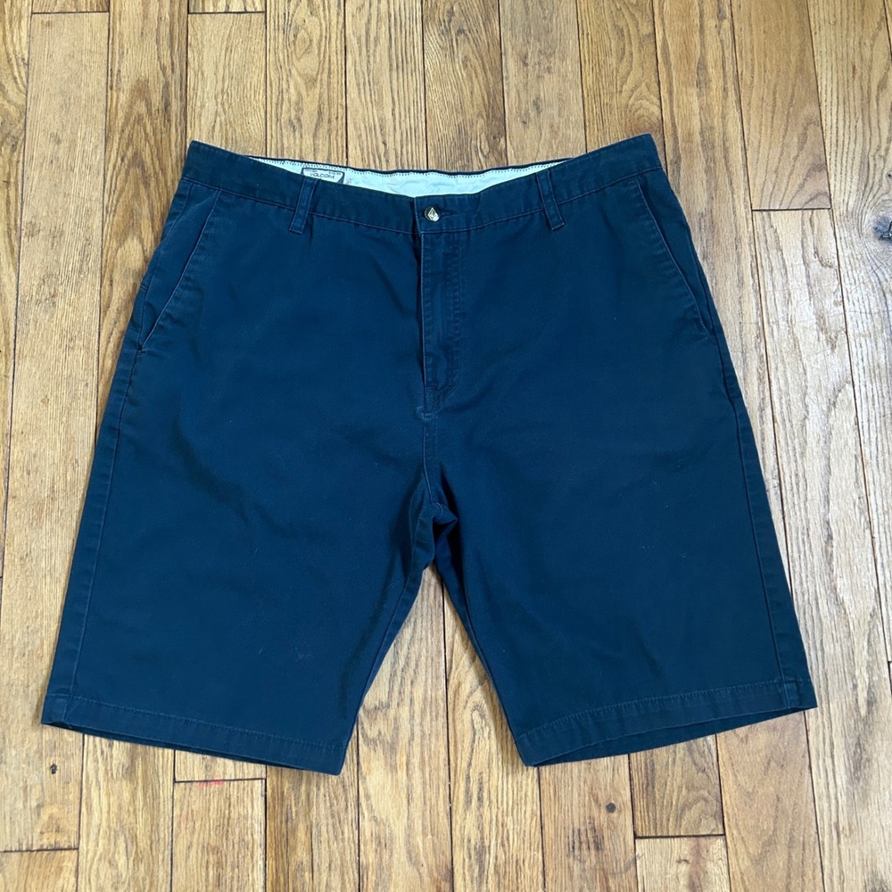 Volcom Mens Frickin Modern Fit Navy Blue Chino Shorts Size 38 Skate Casual
